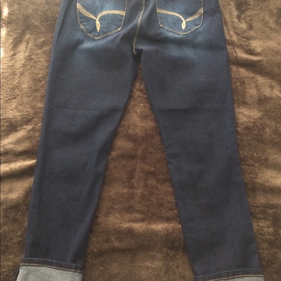Mid Rise Jeans - Picture 2 of 2